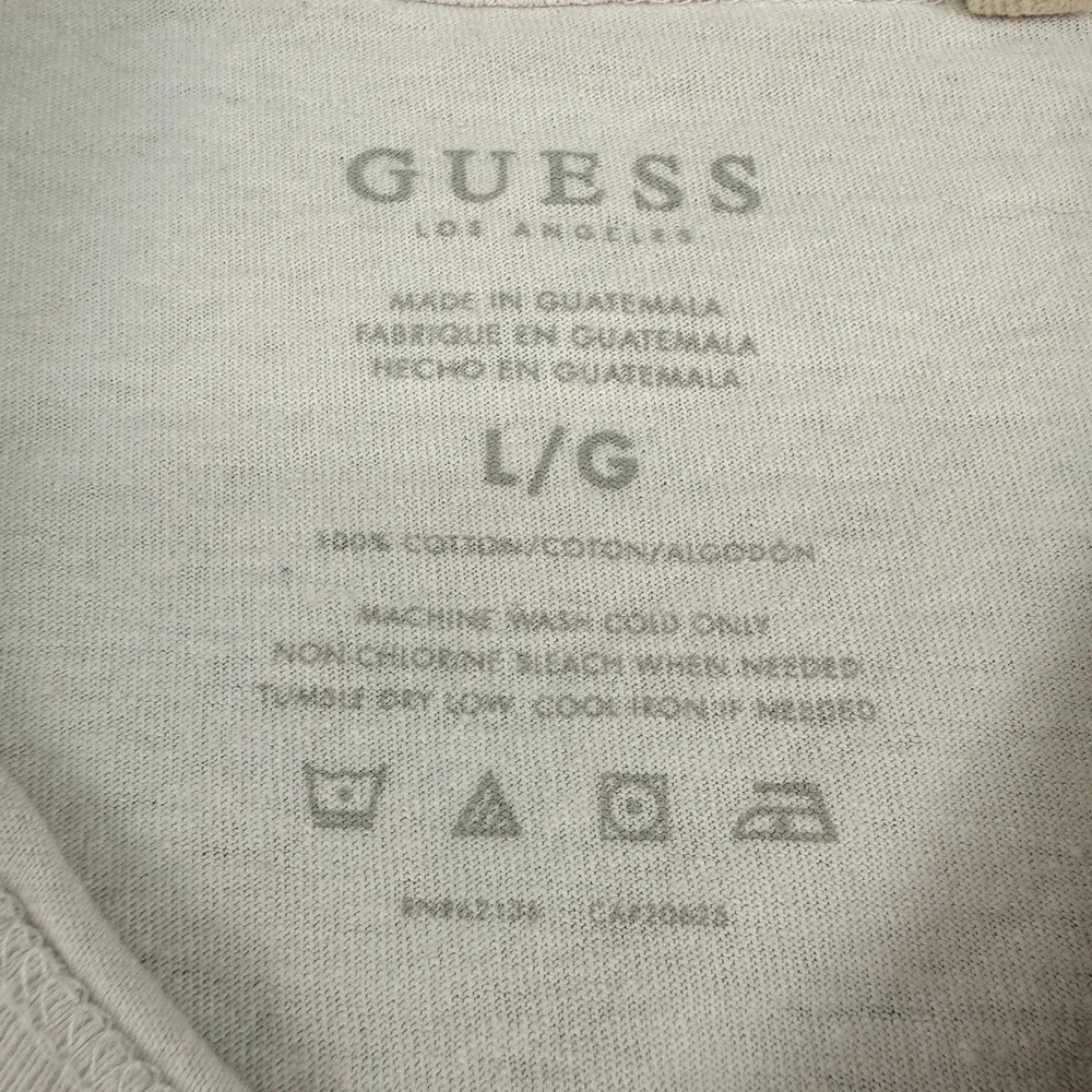 Guess Los Angeles Skyline Graphic V-Neck T-Shirt Mens Large White Blue Cotton‎ - Picture 4 of 9